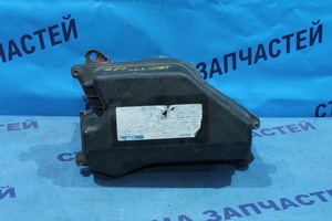 Корпус блока EFI - CROWN JZS171 1JZFSE - сломано крепление - 